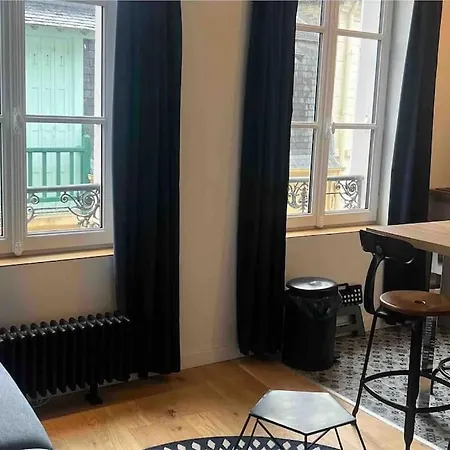Appartement Beau 2 Pieces, A Deux Pas De La De *