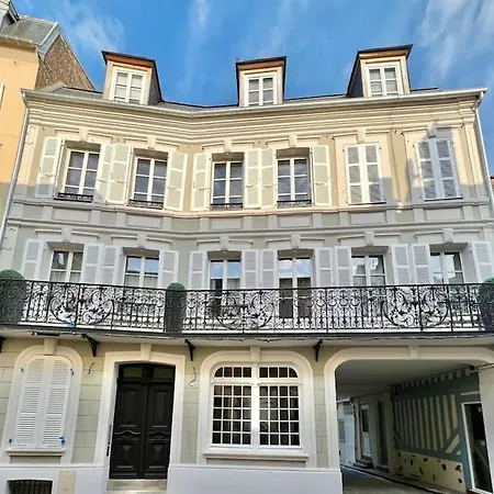 Appartement Beau 2 Pieces, A Deux Pas De La De *